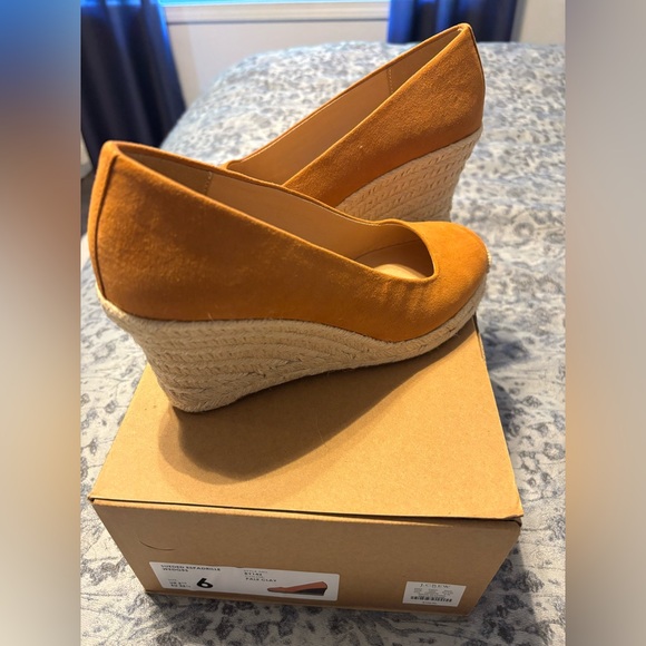 Brand new J Crew Sueded Espadrille Wedges Size 6 - Picture 3 of 3